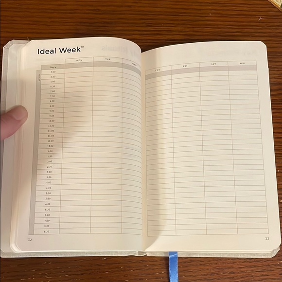 New Quarterly Planner - Michael Hyatt - Textured Cream Cover and Blue Bookmark - Picture 8 of 16